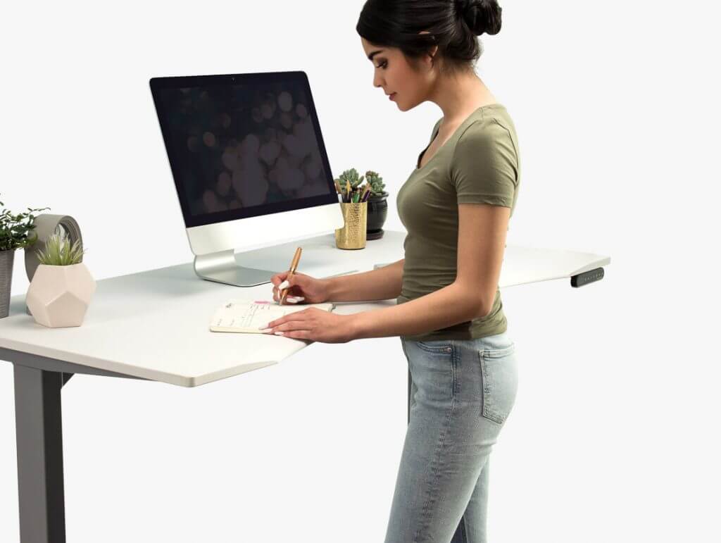 Height adjustable standing desk