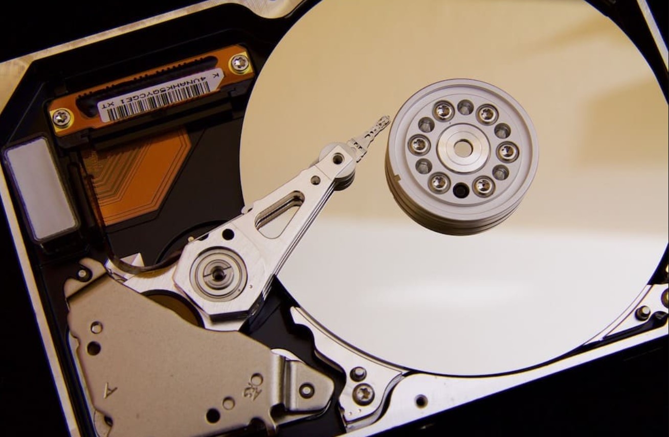 WHAT IS AN HDD (HARD DRIVE DISK)?