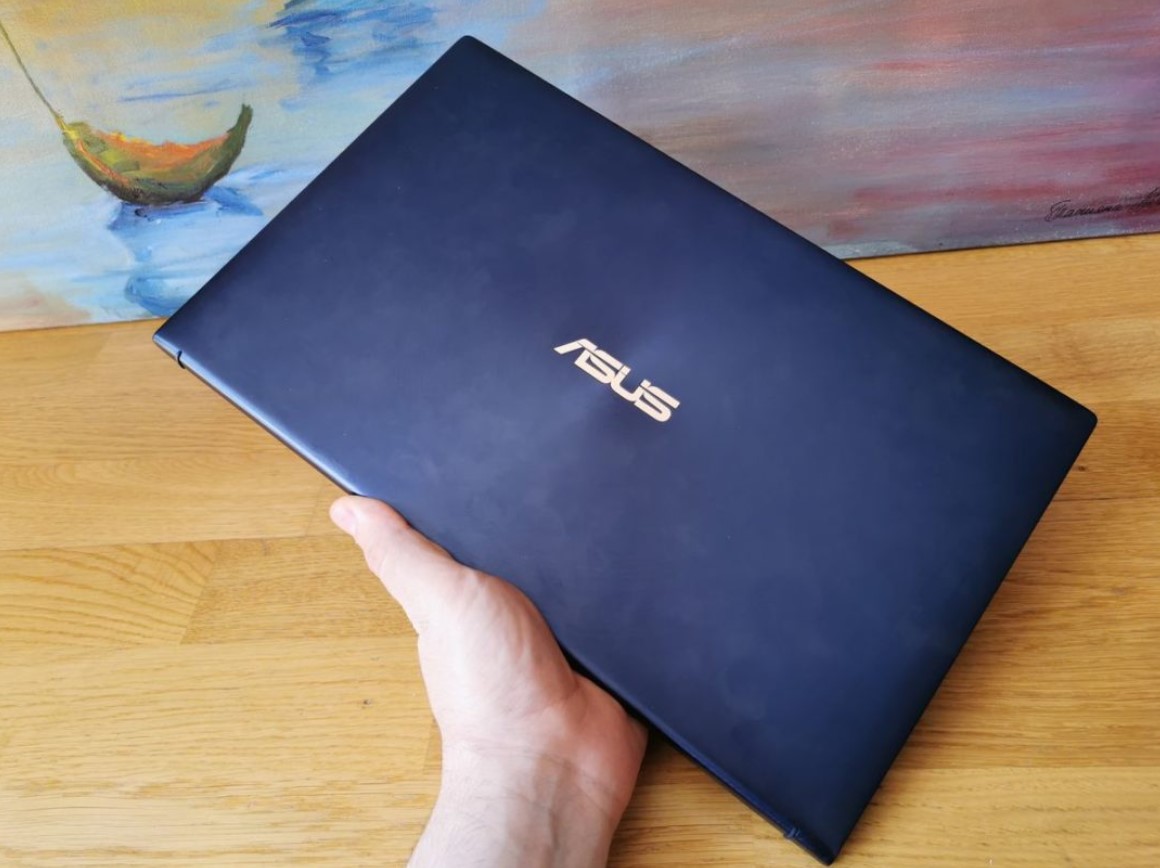 Asus Zenbook 15, User Experience With This Laptop With A Screen On The Trackpad-1